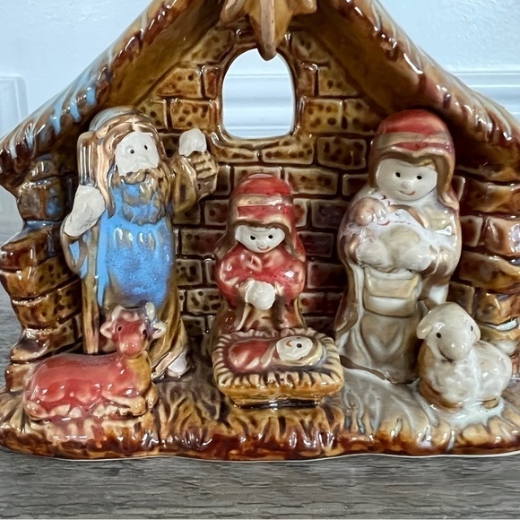 Vintage Miniature Nativity Scene - Picture 3 of 14
